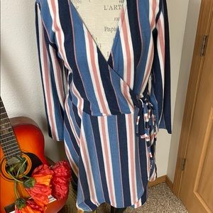🌈 2/$30 NWT Striped wrap dress
